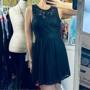 BCBGeneration lace mini dress Sz. 2 sleeveless lined fitted waist back zip